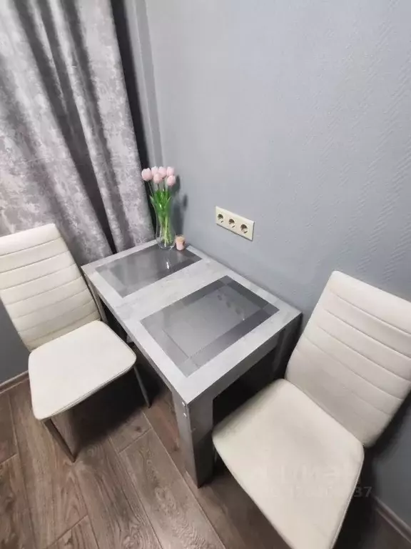 2-к кв. Омская область, Омск ул. 75-й Гвардейской Бригады, 14А (50.0 ... - Фото 1