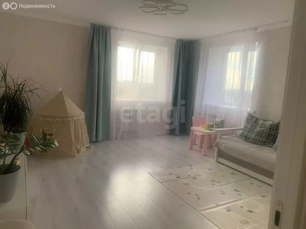 2-комнатная квартира: Строитель, улица Победы, 13 (62 м) - Фото 1