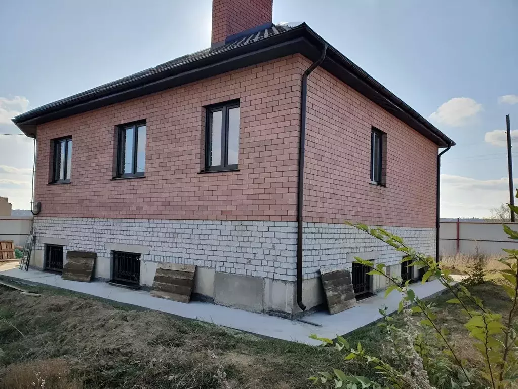 Дом в Волгоградская область, Волгоград ул. Пехотинцев (150 м) - Фото 0