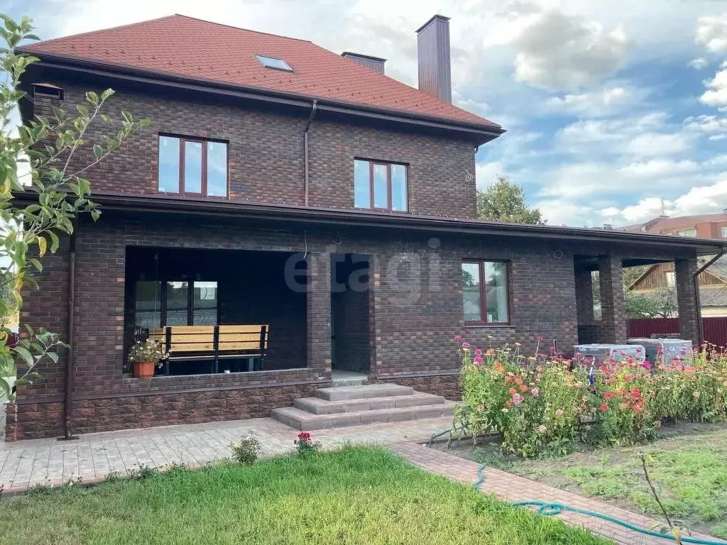 Дом в Брянская область, Жуковка ул. Мальцева (358 м) - Фото 0