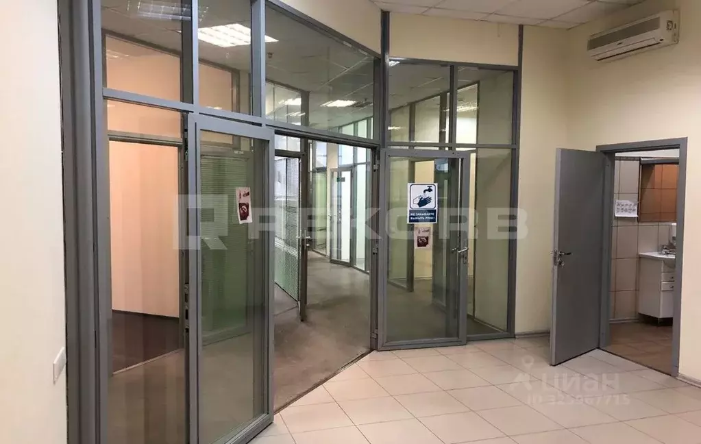 Офис в Санкт-Петербург пл. Конституции, 7 (289 м) - Фото 1