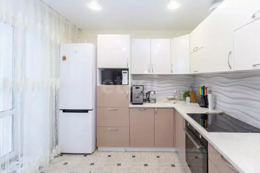 2-к кв. Тюменская область, Тобольск 15-й мкр, 39 (53.0 м) - Фото 2