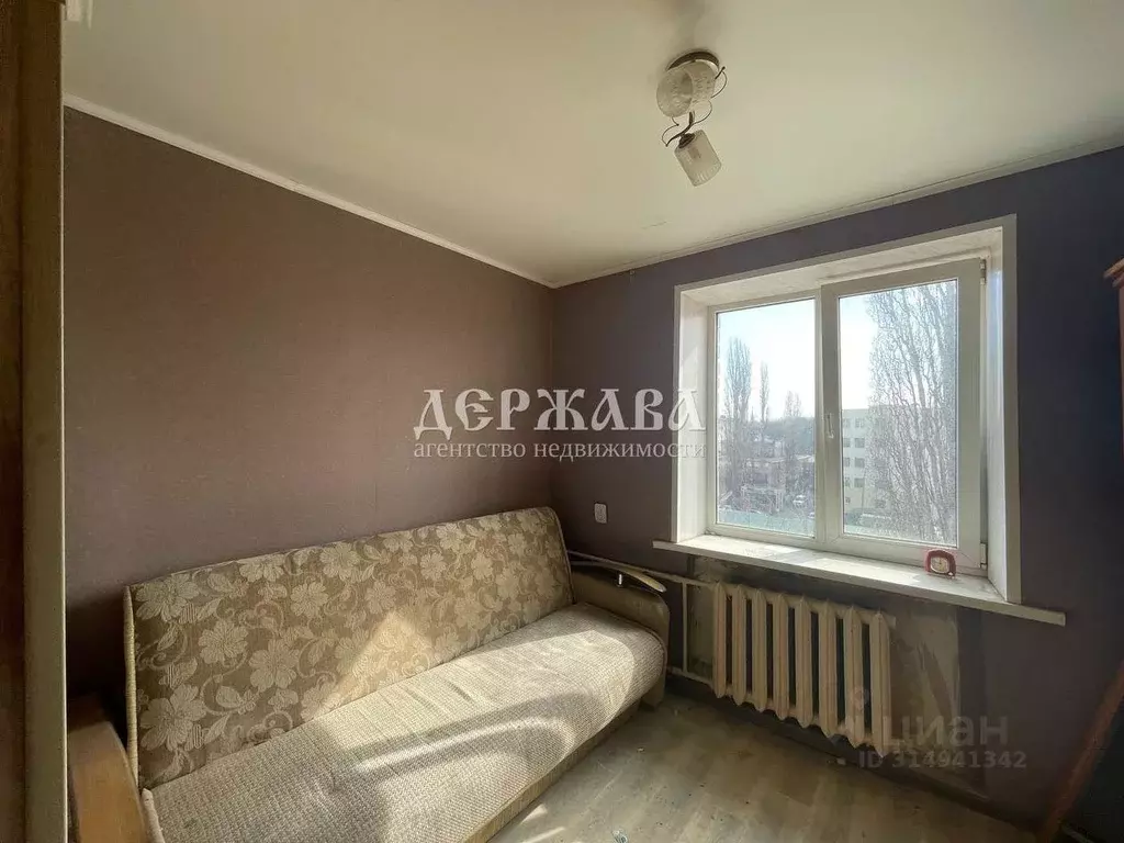 1-к кв. Белгородская область, Старый Оскол Интернациональный мкр, 12 ... - Фото 0
