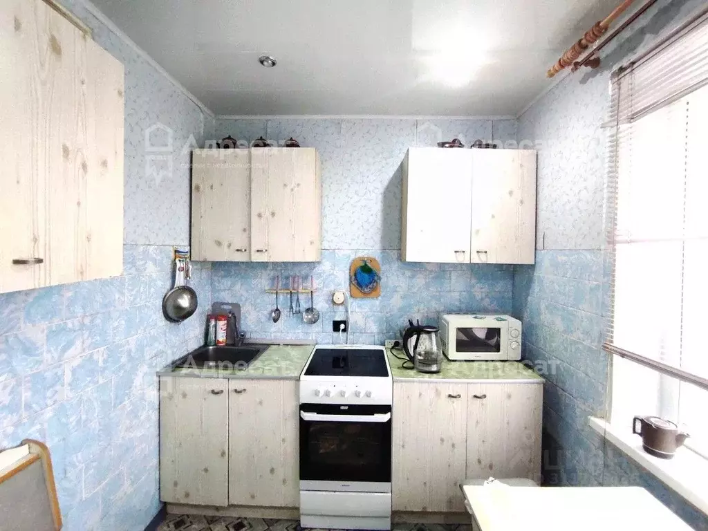 2-к кв. Волгоградская область, Волгоград ул. 8-й Воздушной Армии, 28 ... - Фото 0