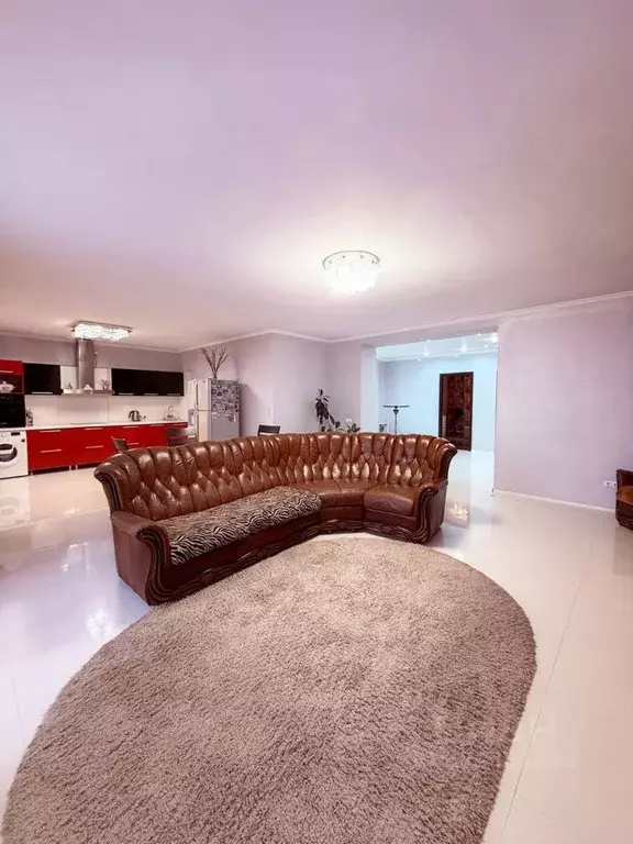 3-к кв. Омская область, Омск ул. Масленникова, 72 (121.5 м) - Фото 1