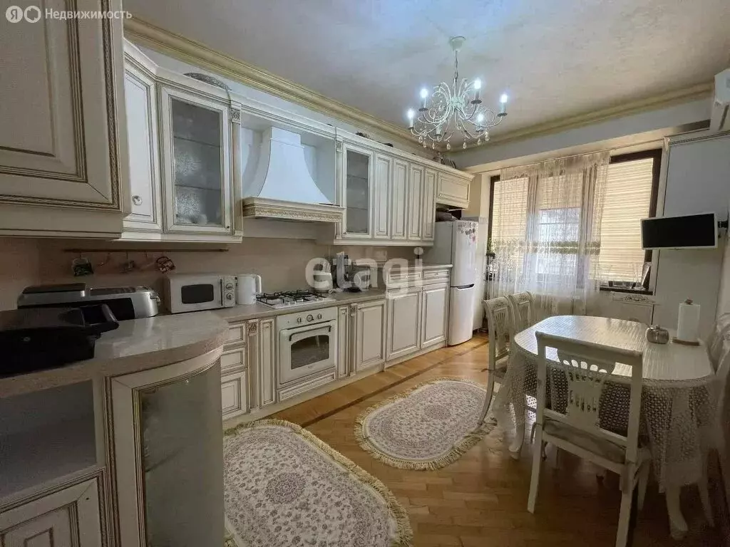 3-комнатная квартира: Махачкала, улица Гагарина, 57 (82 м) - Фото 0