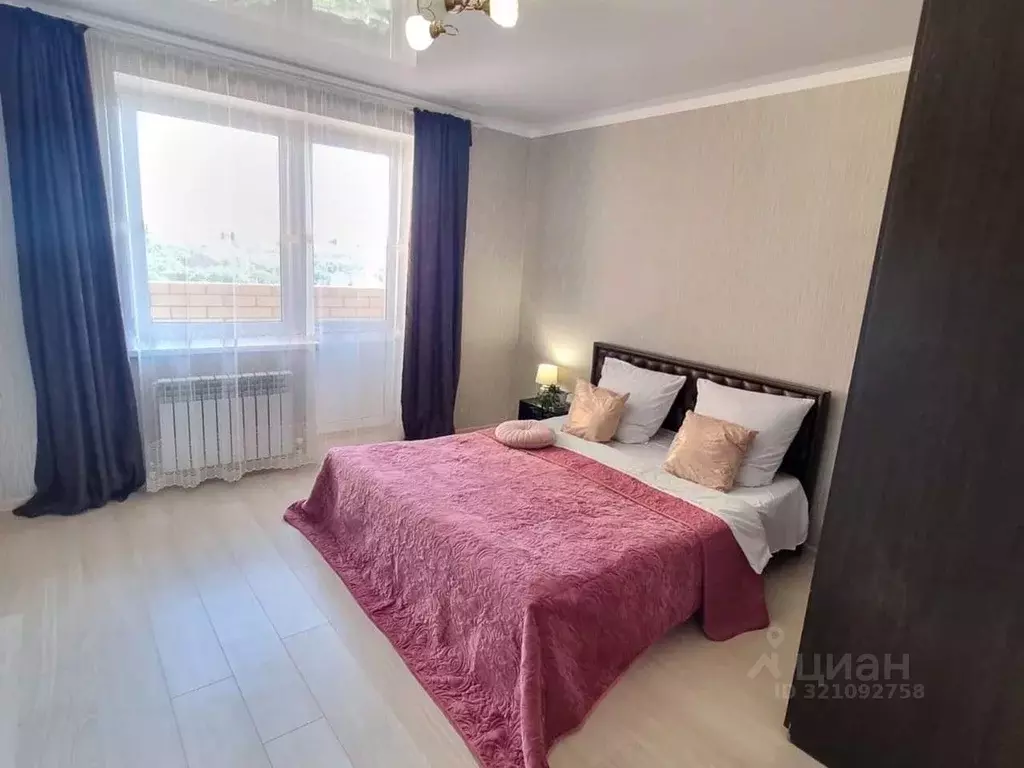 2-к кв. Астраханская область, Астрахань ул. Калинина, 47 (70.0 м) - Фото 0