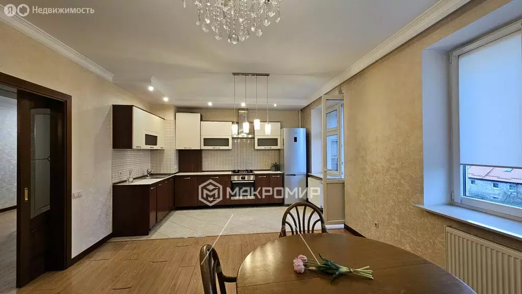 3-комнатная квартира: Калининград, Пражская улица, 38 (100 м) - Фото 1