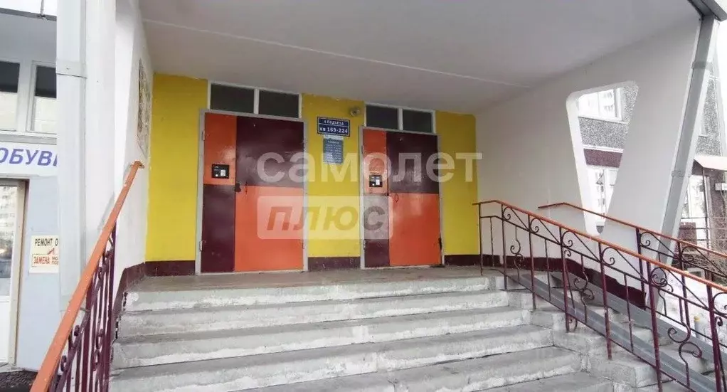 3-к кв. Тюменская область, Тюмень ул. Николая Семенова, 27 (90.5 м) - Фото 0