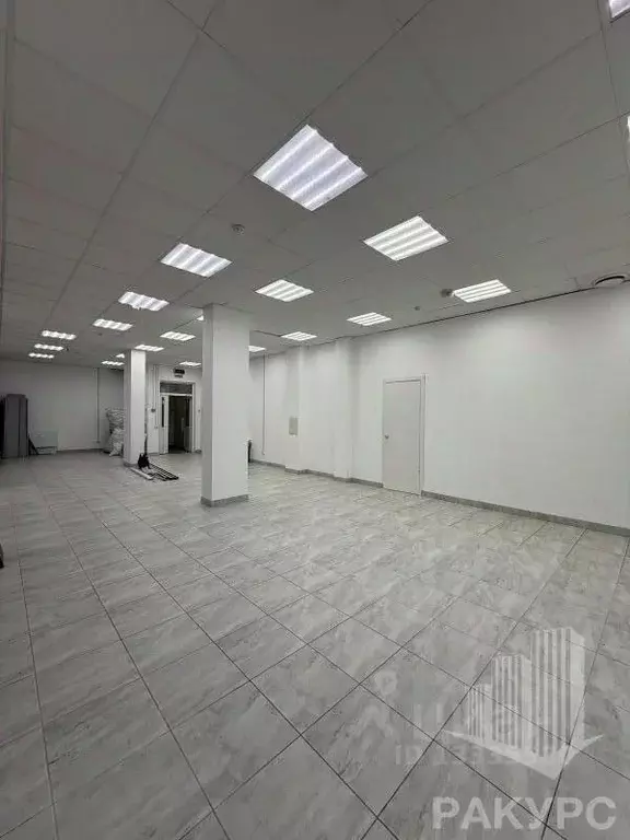 Помещение свободного назначения в Пермский край, Пермь просп. ... - Фото 1