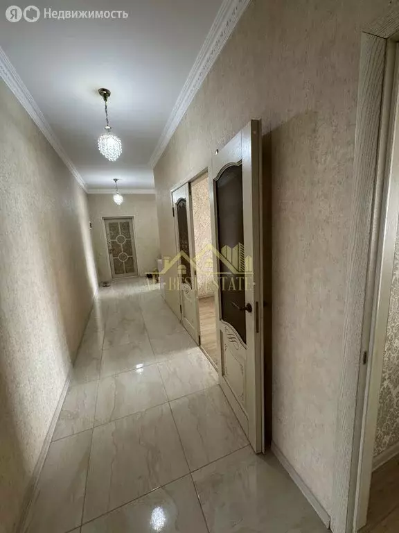 3-комнатная квартира: Владикавказ, улица Леонова, 10А (100 м) - Фото 1