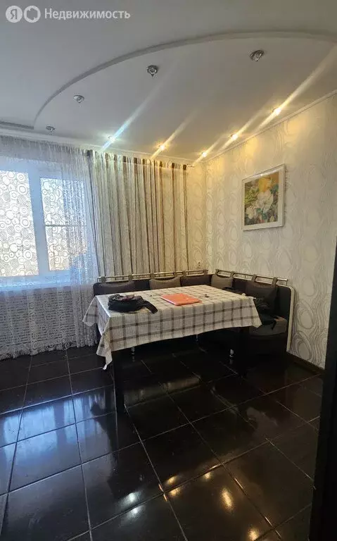 3-комнатная квартира: Астрахань, улица Ботвина, 29 (75 м) - Фото 1