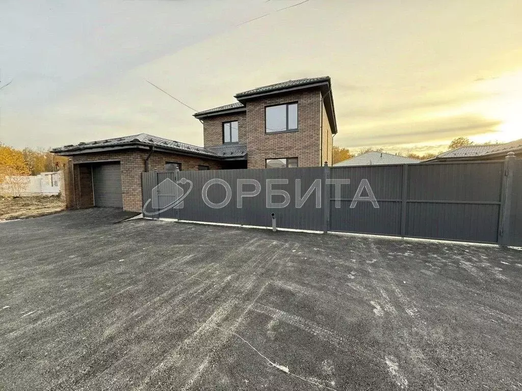 Дом в Тюменская область, Тюмень ул. Александра Сазонова (170 м) - Фото 1