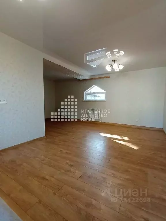 Дом в Ханты-Мансийский АО, Ханты-Мансийск ул. Зырянова, 19Б (180 м) - Фото 1