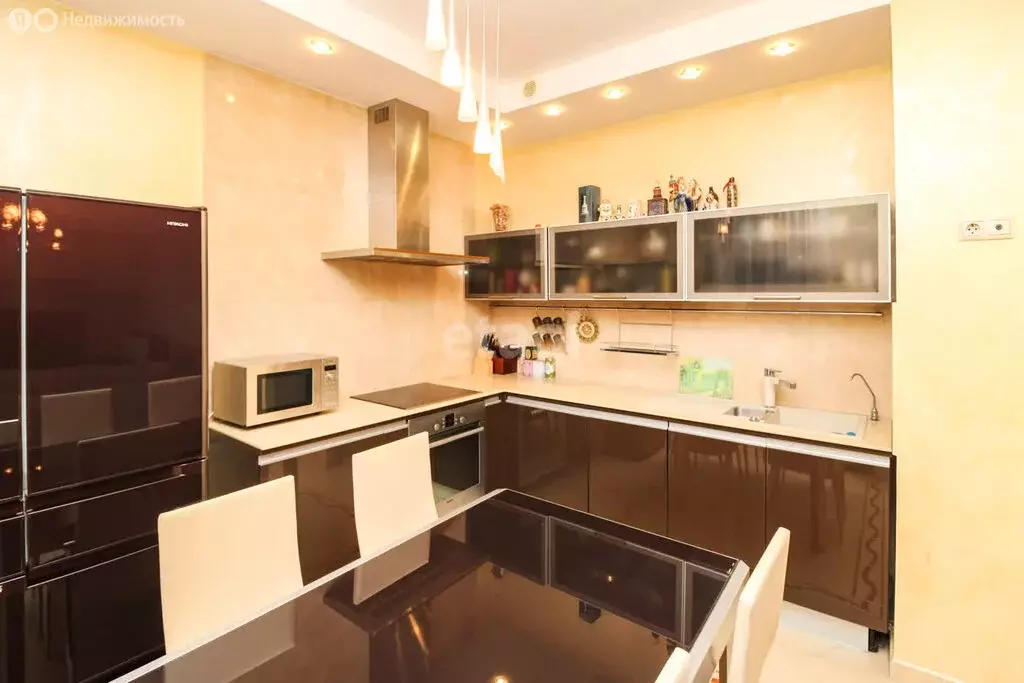 2-комнатная квартира: Тюмень, улица Орджоникидзе, 16к1 (90 м) - Фото 1