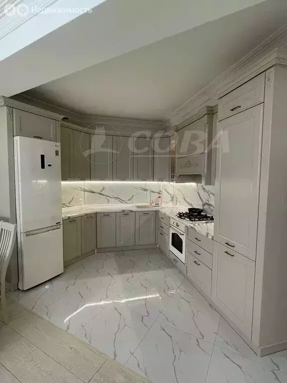 2-комнатная квартира: Махачкала, улица Бейбулатова, 13А (70 м) - Фото 1