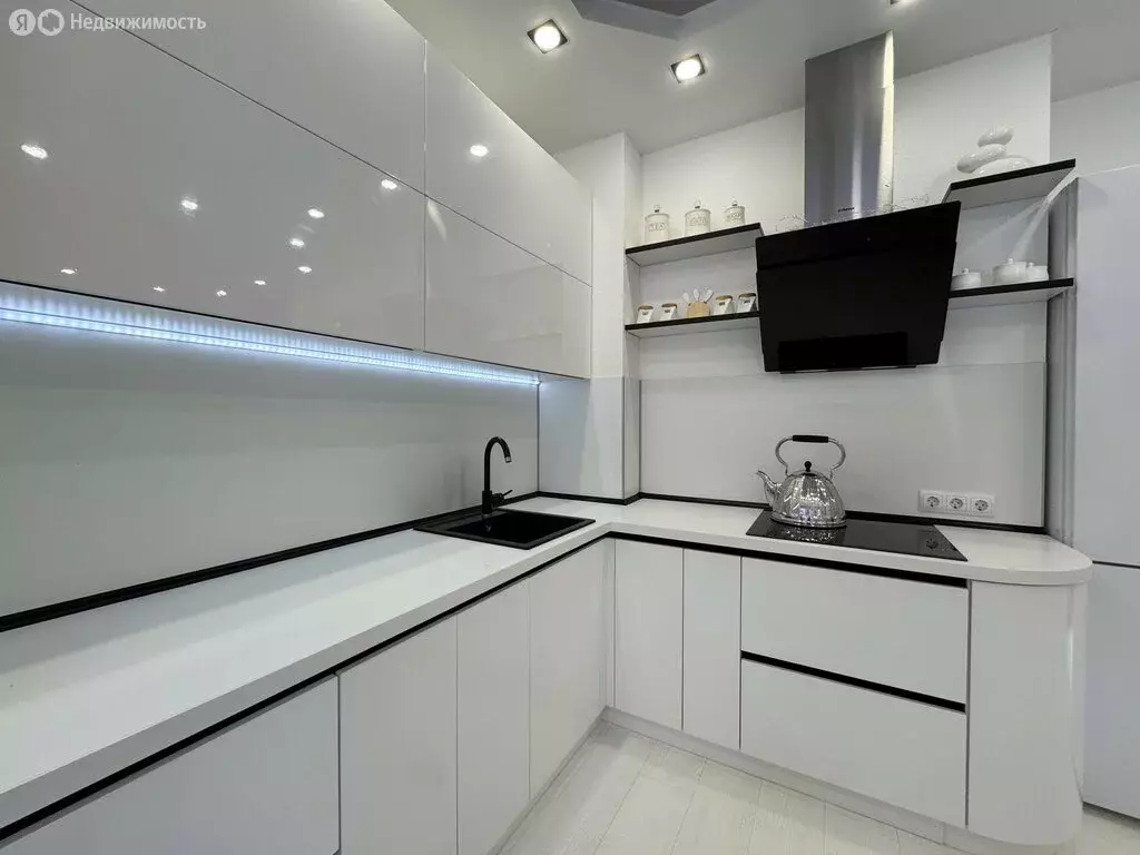 3-комнатная квартира: Киров, улица Архитектора Валерия Зянкина, 7к2 ... - Фото 2