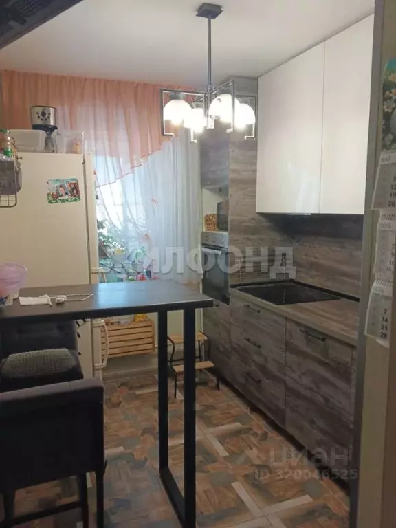 3-к кв. Самарская область, Тольятти 10-й кв-л, бул. Луначарского, 17 ... - Фото 0