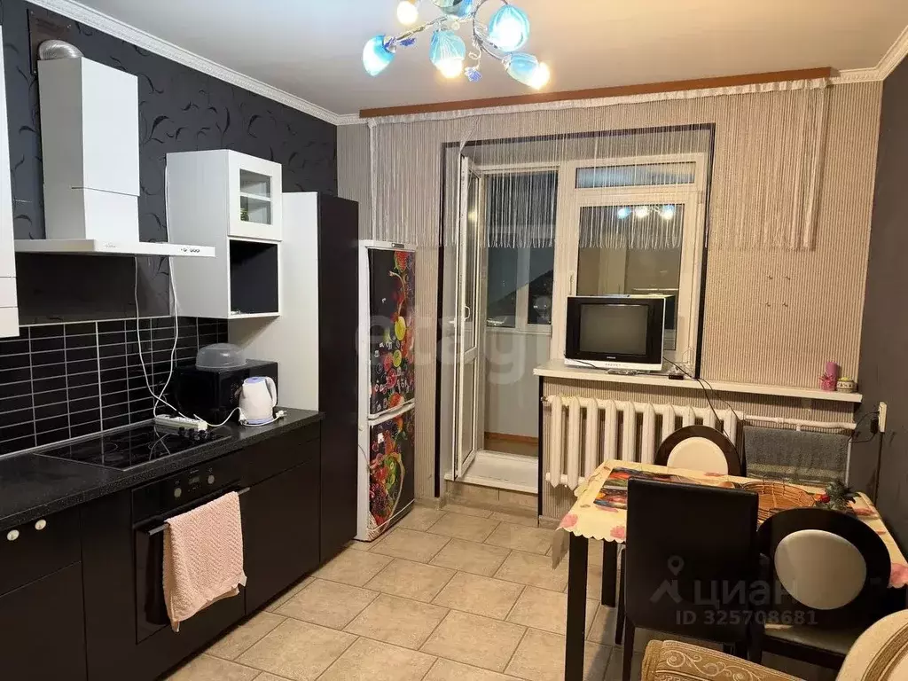 2-к кв. Ямало-Ненецкий АО, Салехард ул. Республики, 60 (70.0 м) - Фото 1