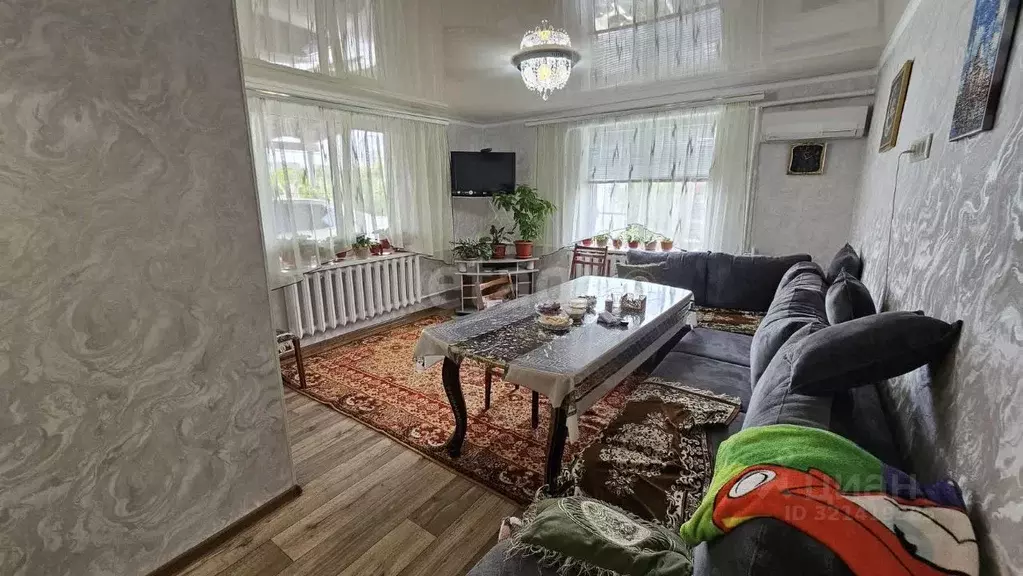 Дом в Крым, Советский район, Ильичевское с/пос, с. Восточное ул. ... - Фото 1