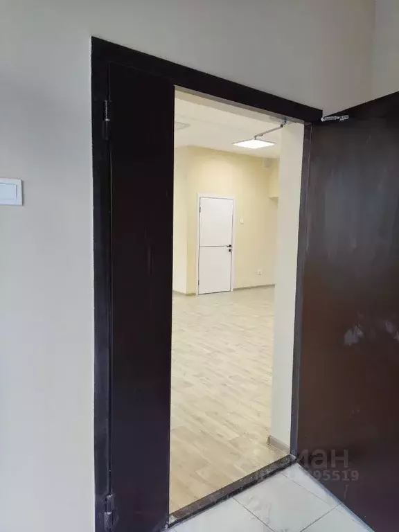 Офис в Чувашия, Чебоксары ул. Ленинского Комсомола, 7 (100 м) - Фото 1