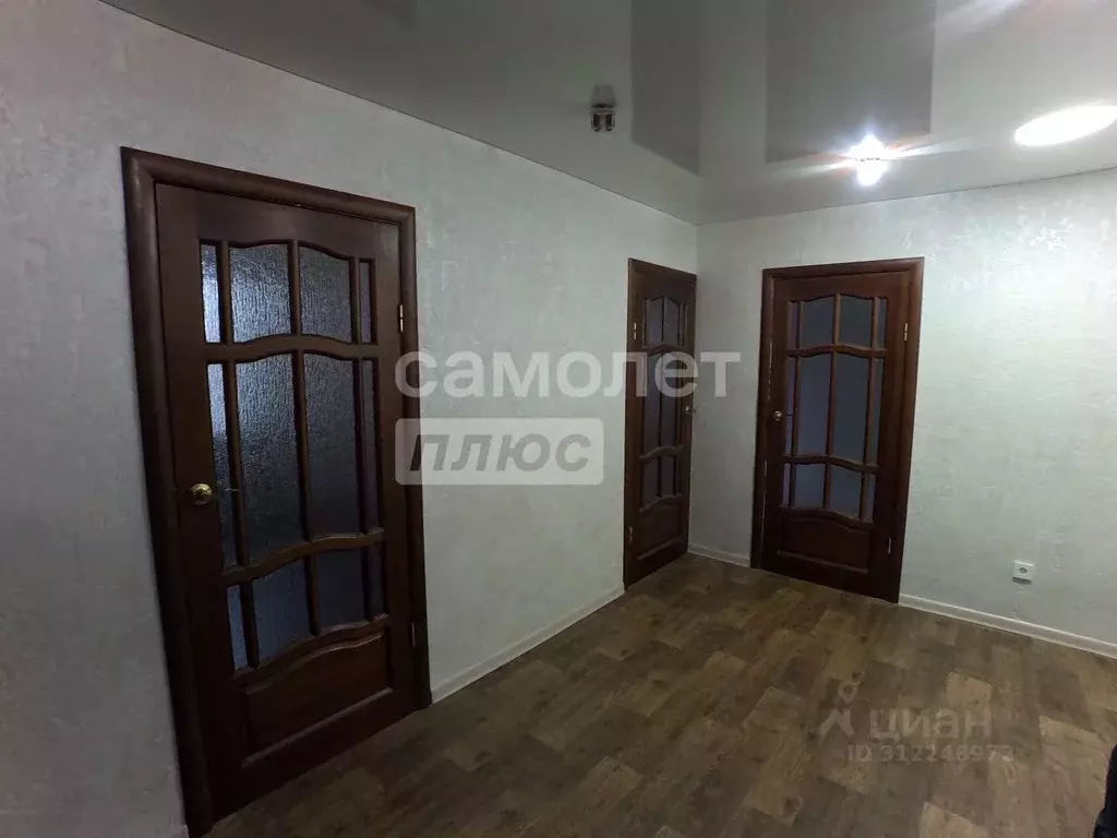 3-к кв. Белгородская область, Старый Оскол Космос мкр,  (64.0 м) - Фото 0