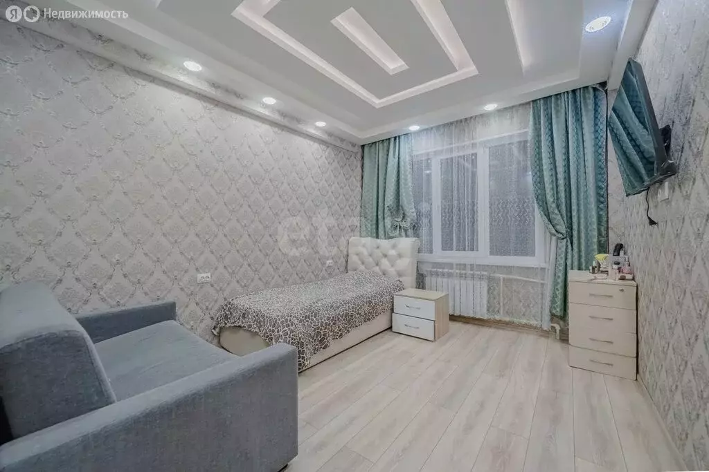 3-комнатная квартира: Санкт-Петербург, Народная улица, 41 (65 м) - Фото 1