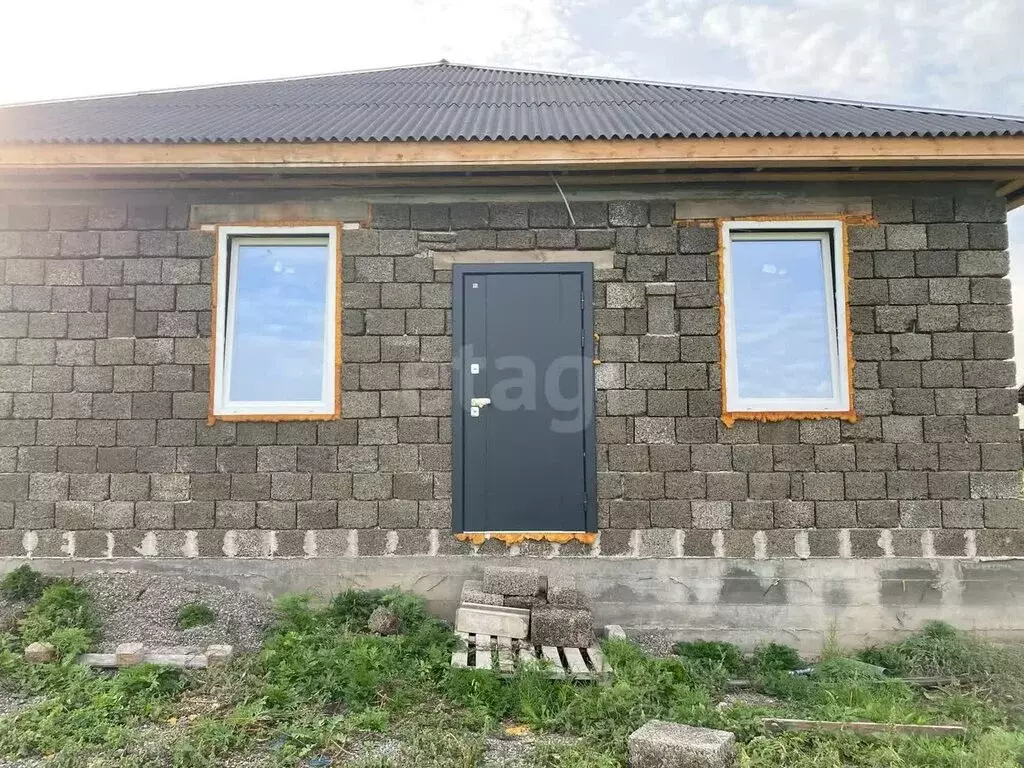 Дом в Усть-Абаканский район, деревня Чапаево, улица Белова (130 м) - Фото 1