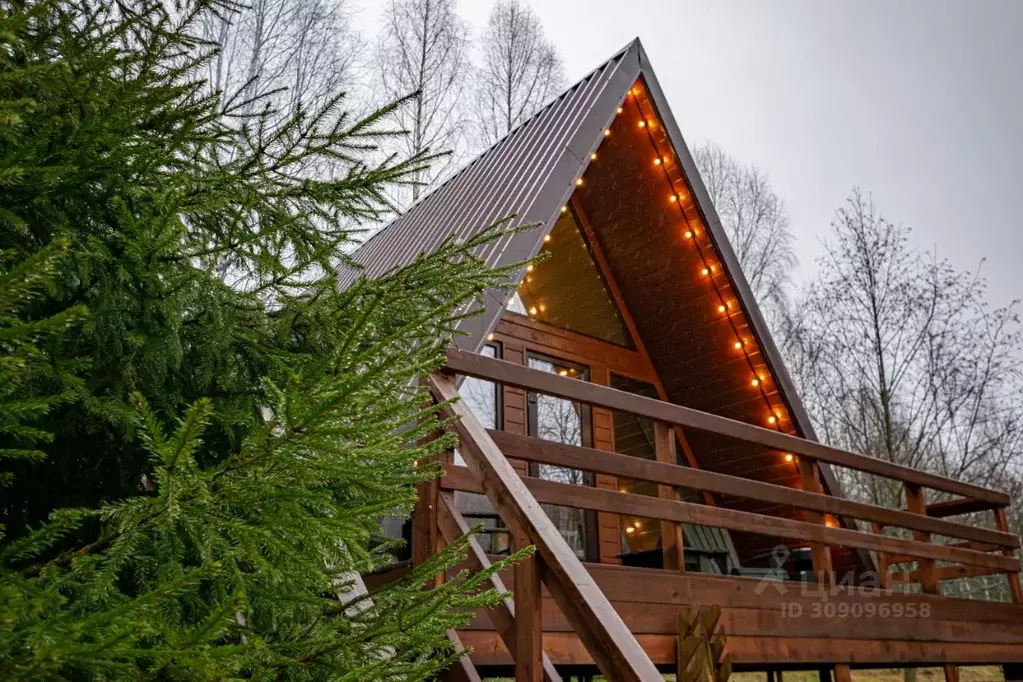 Дом в Пермский край, Губаха ул. Шварца, 64 (40 м) - Фото 1