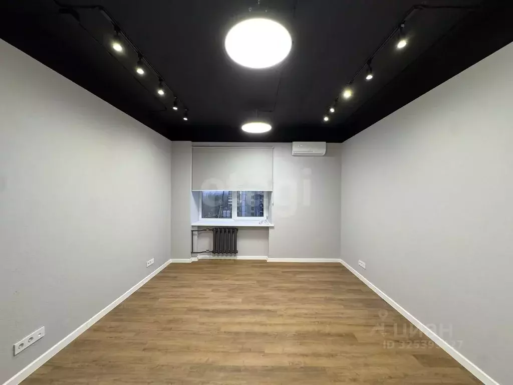 Офис в Тюменская область, Тюмень Одесская ул., 9 (20 м) - Фото 0