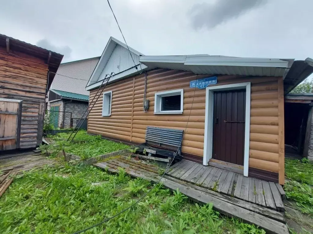 Дом в Кемеровская область, Калтан ул. Жданова, 42 (24 м) - Фото 1