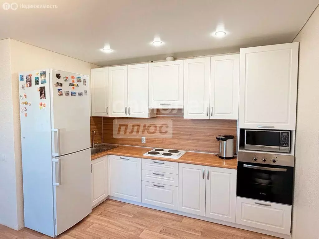 3-комнатная квартира: Уфа, улица Генерала Ишбулатова, 8 (64.8 м) - Фото 1