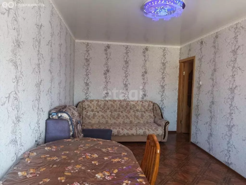 2-комнатная квартира: Ялуторовск, улица Ватутина, 1 (60 м) - Фото 1