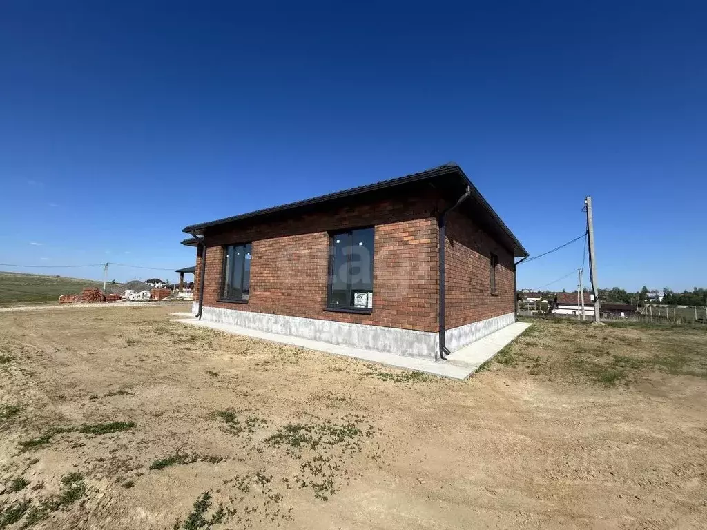 Дом в Саратовская область, с. Усть-Курдюм ул. Виноградная, 1А (120 м) - Фото 1