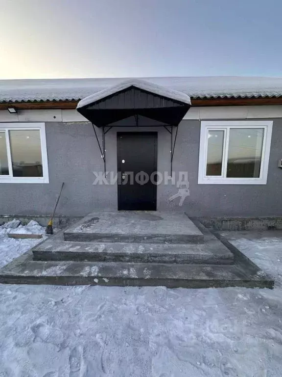 Дом в Тыва, Кызылский кожуун, Каа-Хем пгт ул. Александра Сарапулова ... - Фото 1