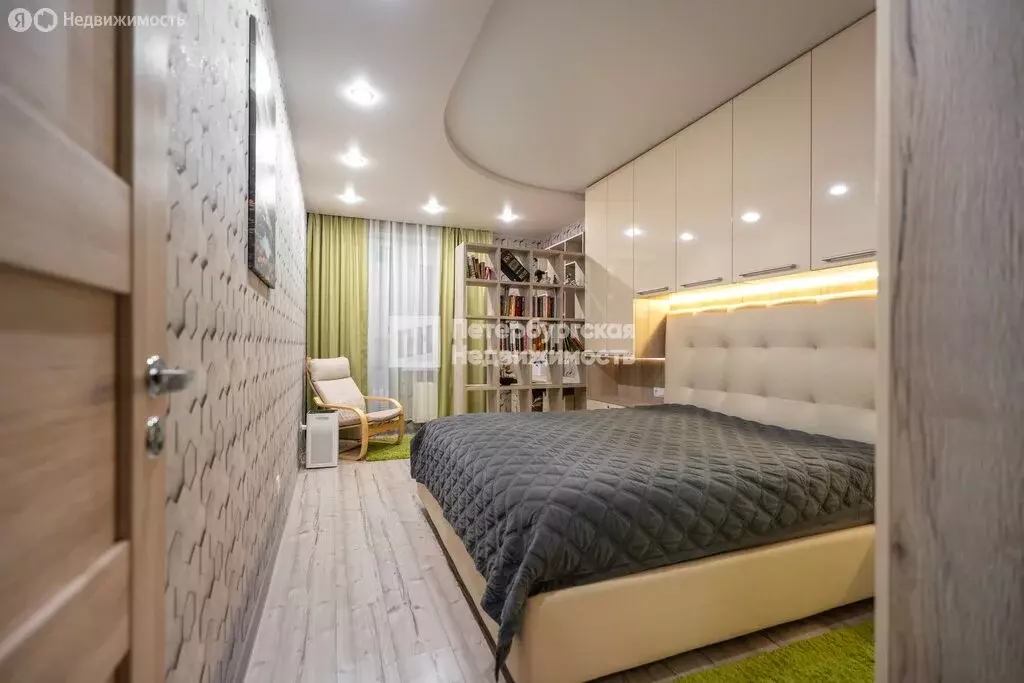 3-комнатная квартира: Санкт-Петербург, 26-я линия Васильевского ... - Фото 1