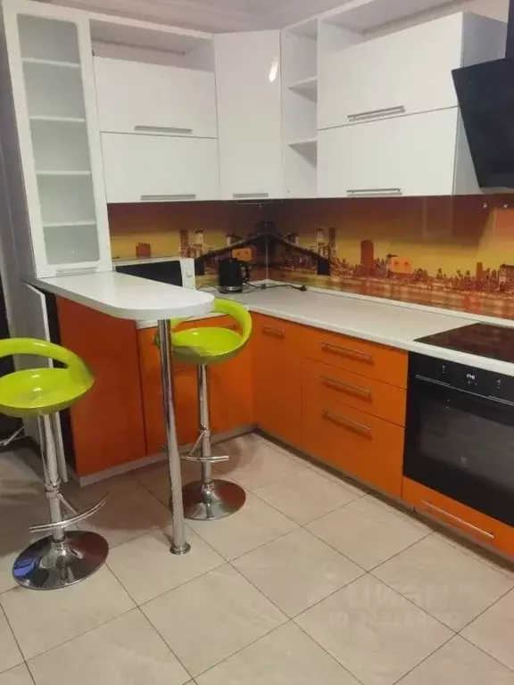 2-к кв. Тюменская область, Тюмень ул. 50 лет Октября, 57А (60.0 м) - Фото 1