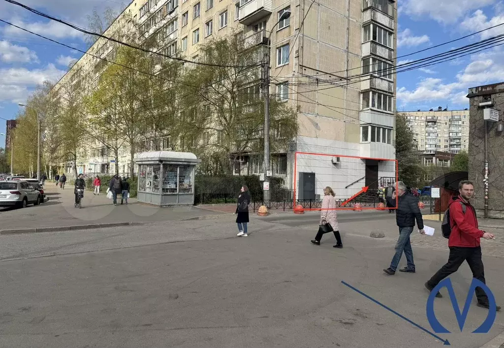 Помещение у метро на трафике, угол 60,5м - Фото 1