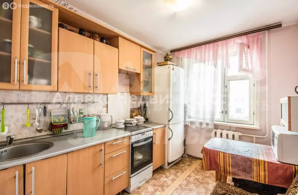 3-комнатная квартира: Тюмень, улица Домостроителей, 16 (66.1 м) - Фото 1