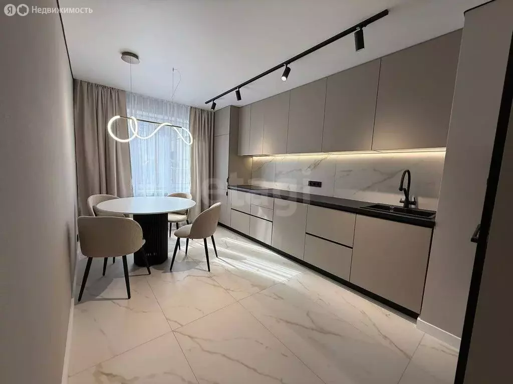 3-комнатная квартира: Омск, 1-й Амурский проезд, 11 (76.8 м) - Фото 1