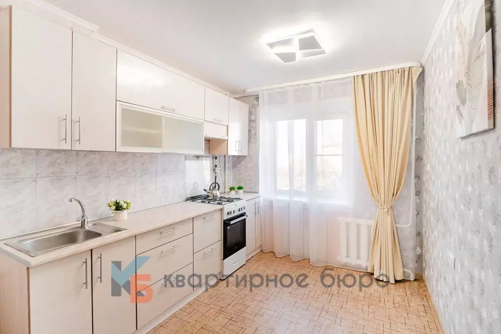 3-к кв. Омская область, Омск Заозерный мкр, ул. Бархатовой, 1А (62.0 ... - Фото 1