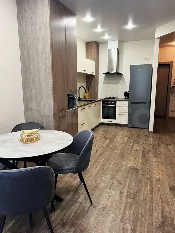 2-к. квартира, 60 м, 2/10 эт. - Фото 1