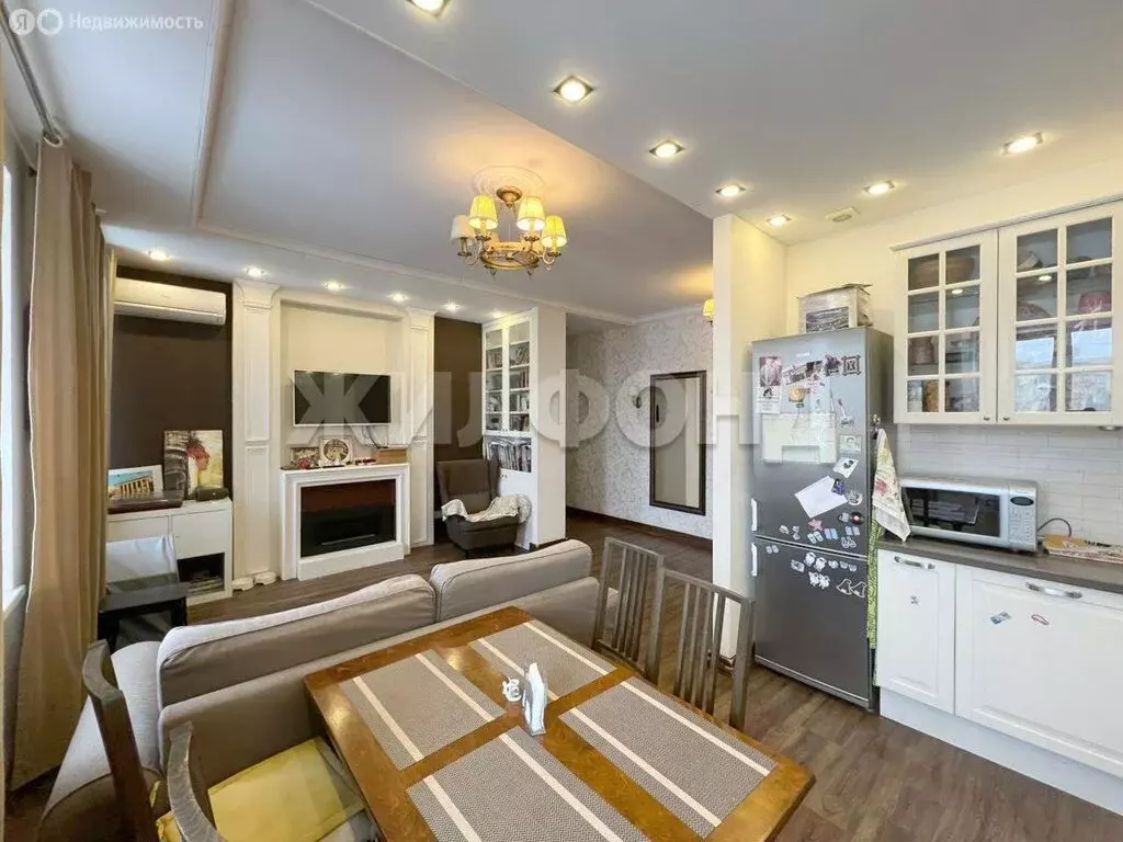 3-комнатная квартира: Новосибирск, Красный проспект, 13 (81.6 м) - Фото 1