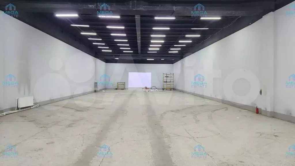 Автосалон, сервис, склад, 1-й этаж, возле метро, 860 м + стоянка - Фото 1