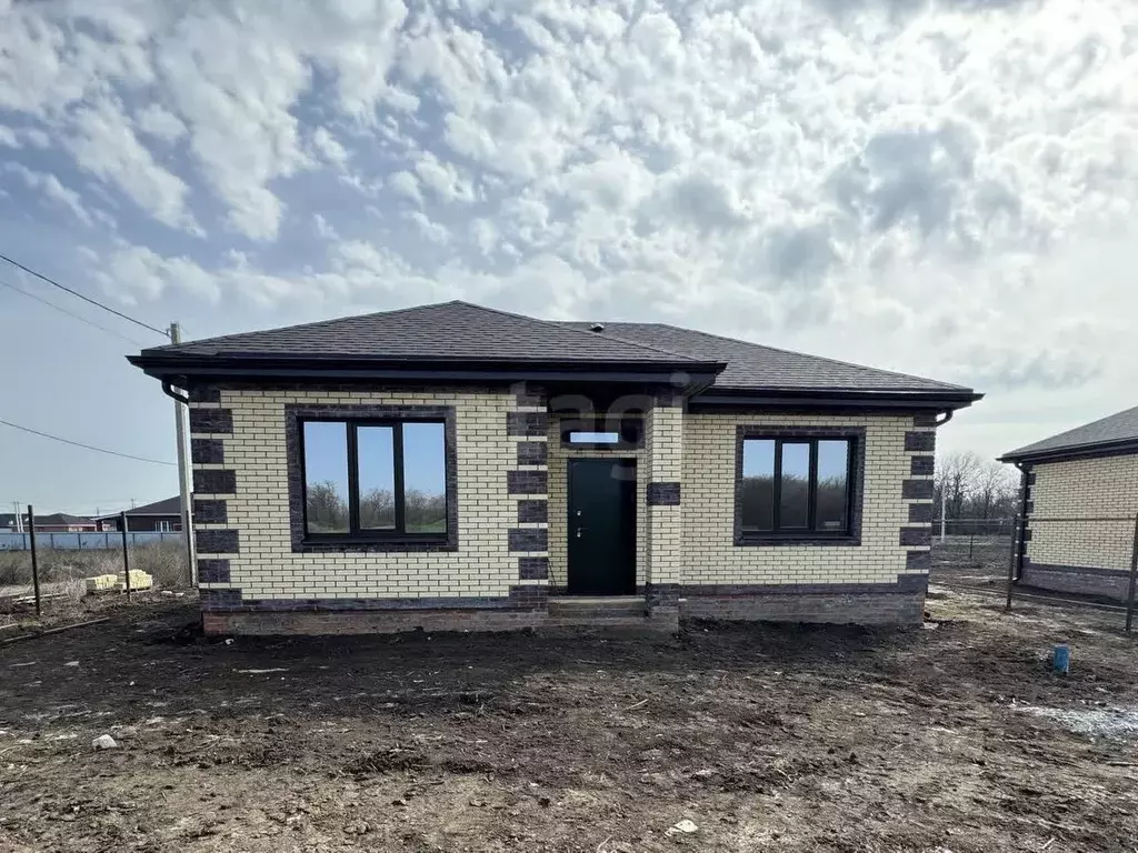 Дом в Ростовская область, Неклиновский район, с. Новобессергеневка ул. ... - Фото 1