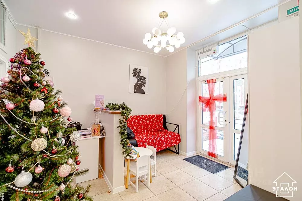 Торговая площадь в Омская область, Омск Звездная ул., 6 (98 м) - Фото 1