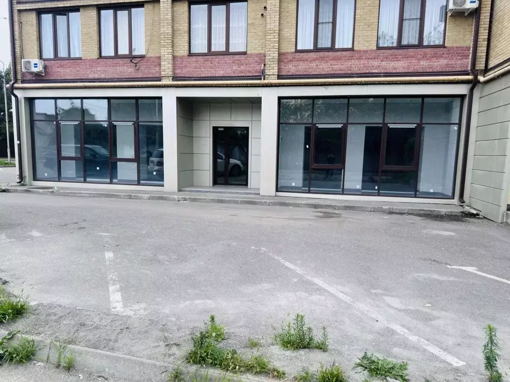 Торговая площадь в Северная Осетия, Владикавказ ул. Хадарцева, 10А ... - Фото 1