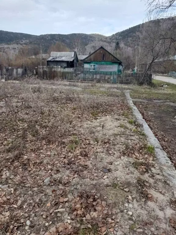 Участок в Иркутская область, Мама рп ул. Комсомольская, 44 (5.48 сот.) - Фото 1