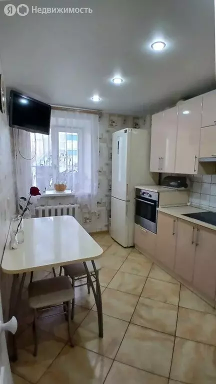 3-комнатная квартира: Киров, проспект Строителей, 15 (69.6 м) - Фото 0