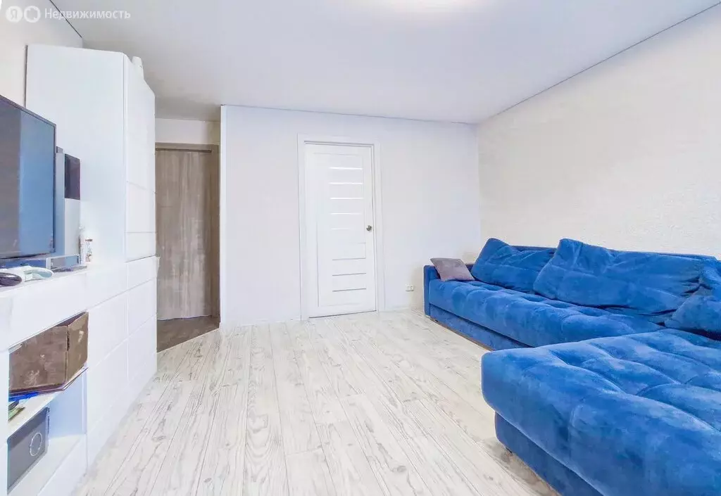 3-комнатная квартира: Первоуральск, улица Ватутина, 52 (56 м) - Фото 0